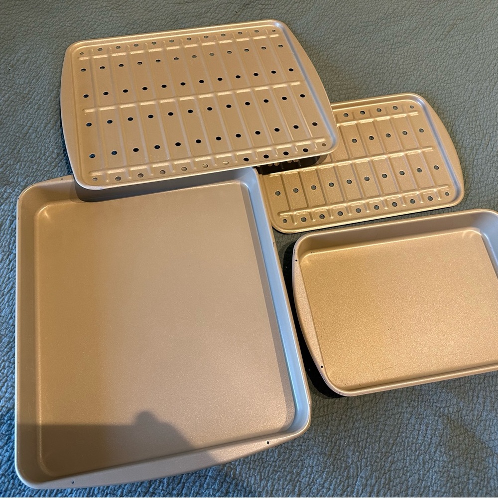 Williams Sonoma Goldtouch
Savory Broiler Pan, Set of 2